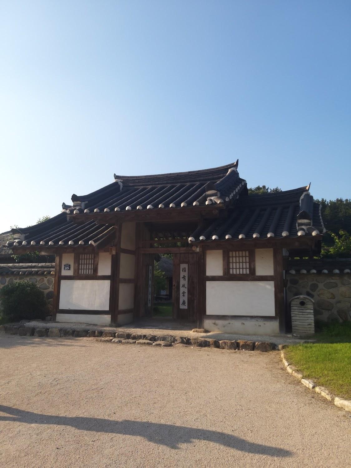 Cover Image for Kimho House
