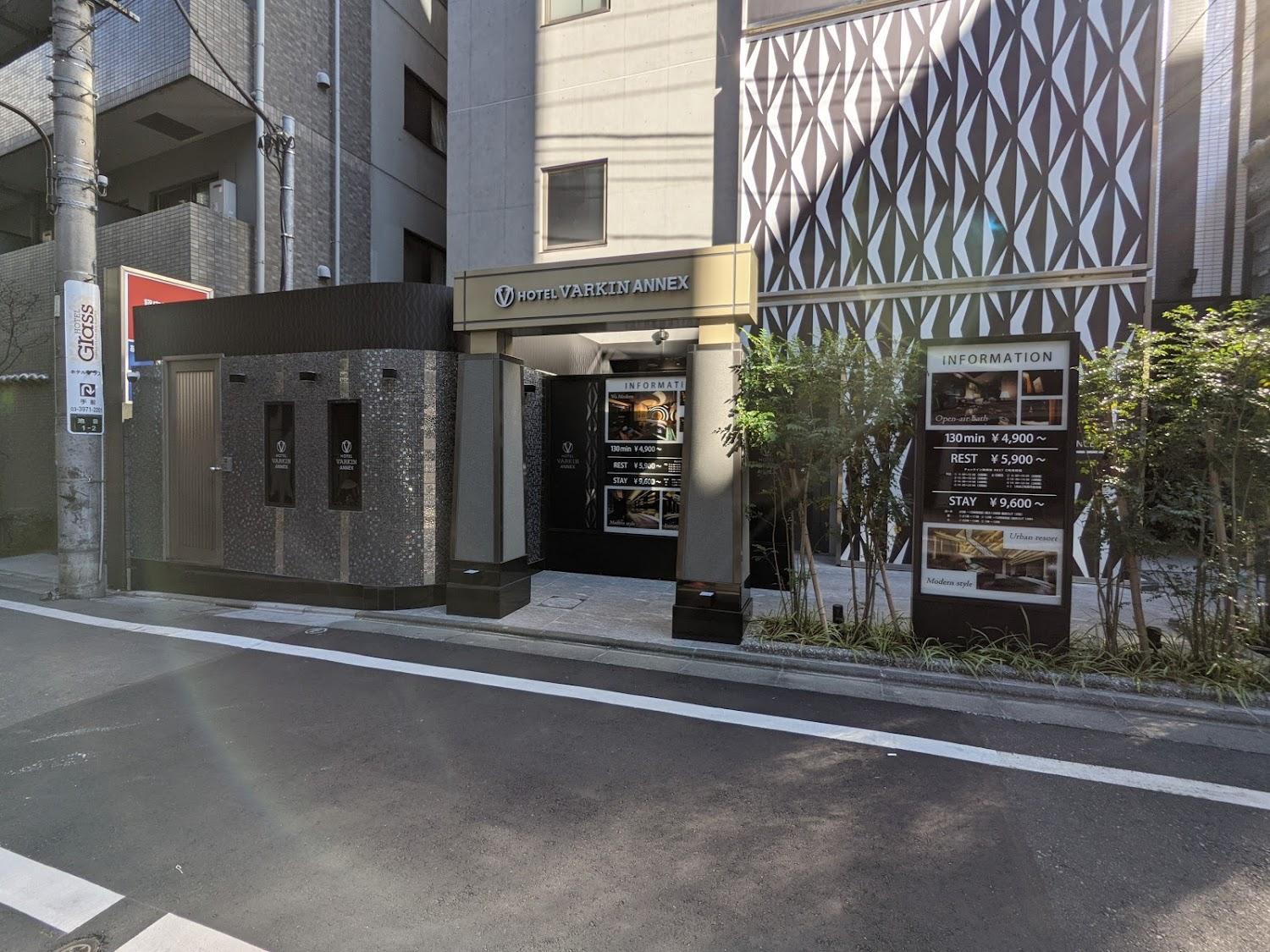 Cover Image for HOTEL VARKIN