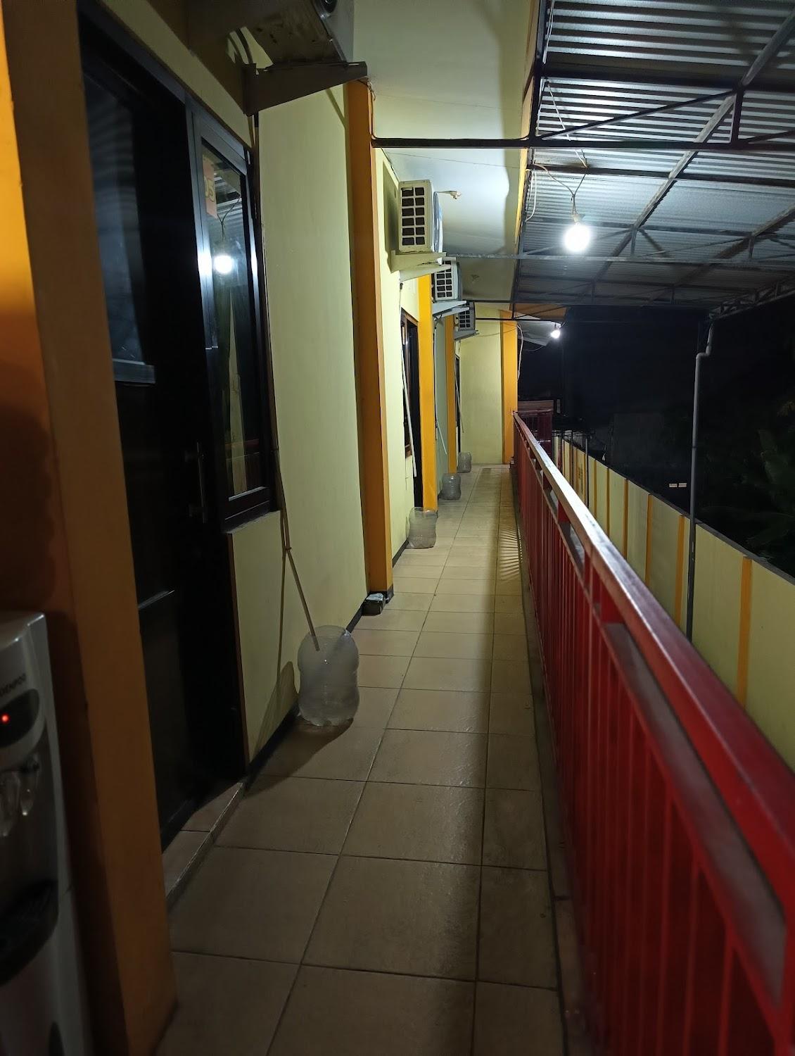 Cover Image for Sion Homestay Mitra RedDoorz near Terminal Kertajaya Mojokerto