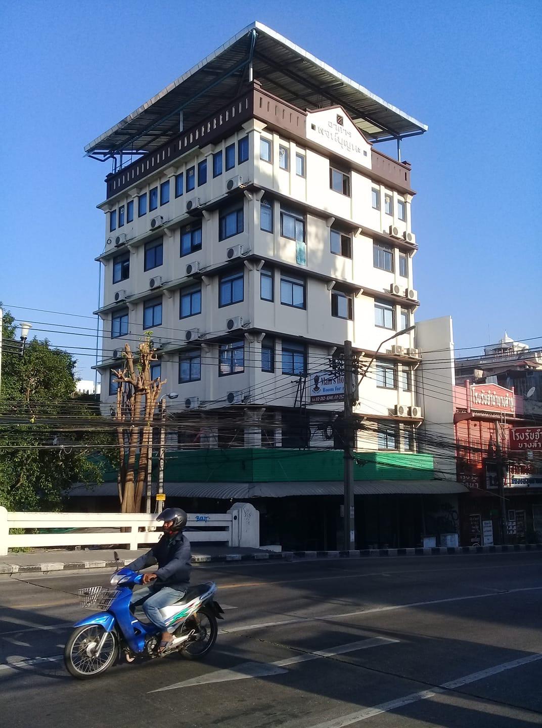 Cover Image for Mam’s House