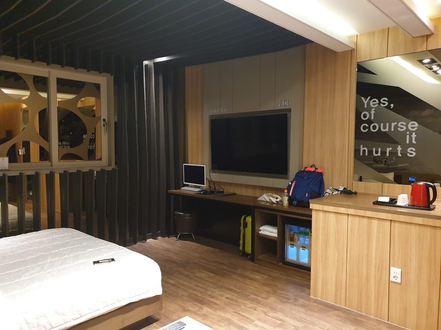 Cover Image for Hotel Yolo