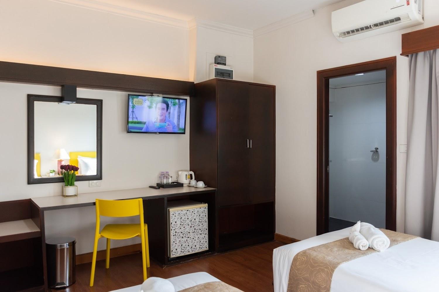 Cover Image for MAYFLOWER GRANDE HOTEL