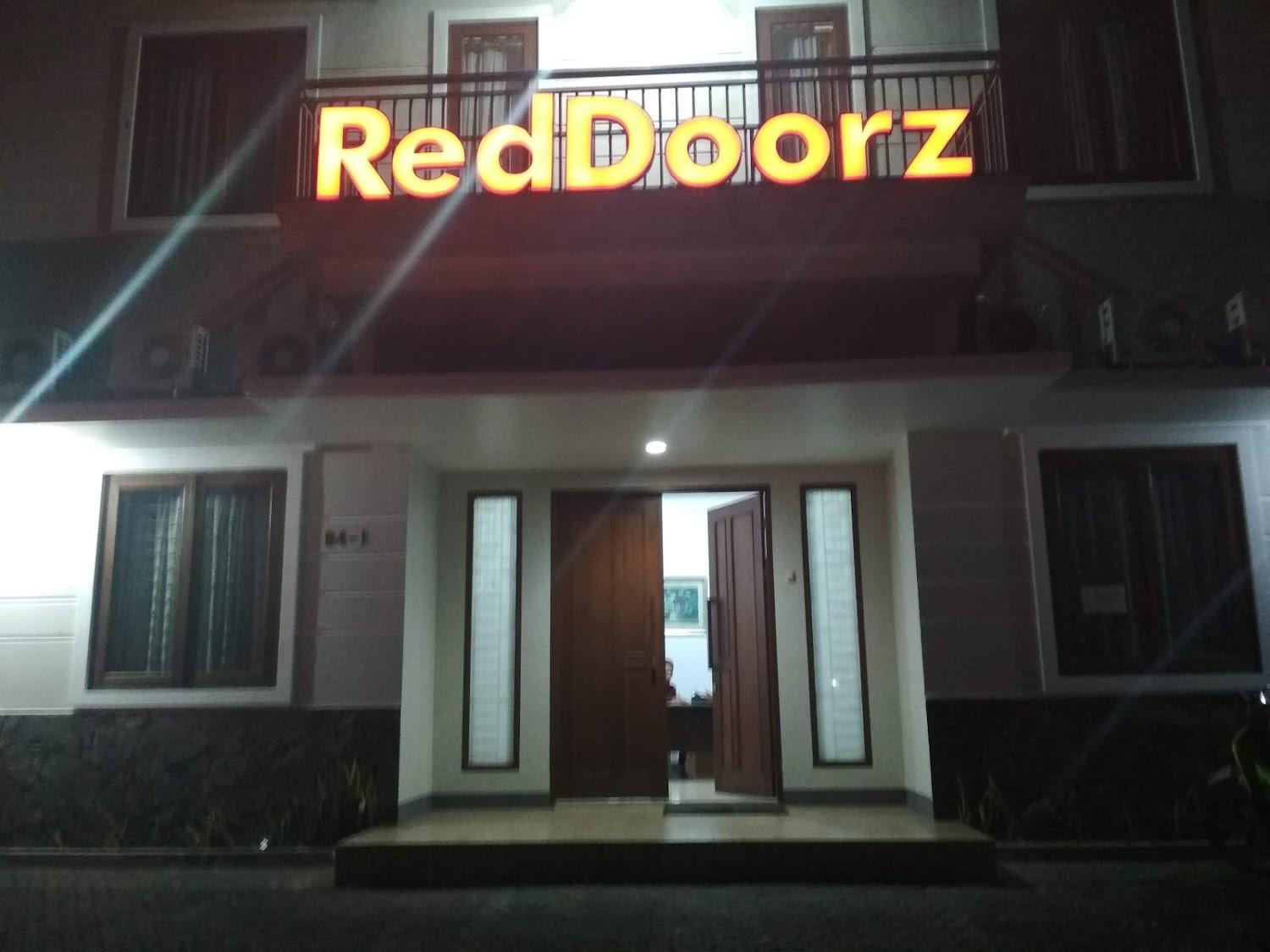 Cover Image for RedDoorz near Lippo Village 3