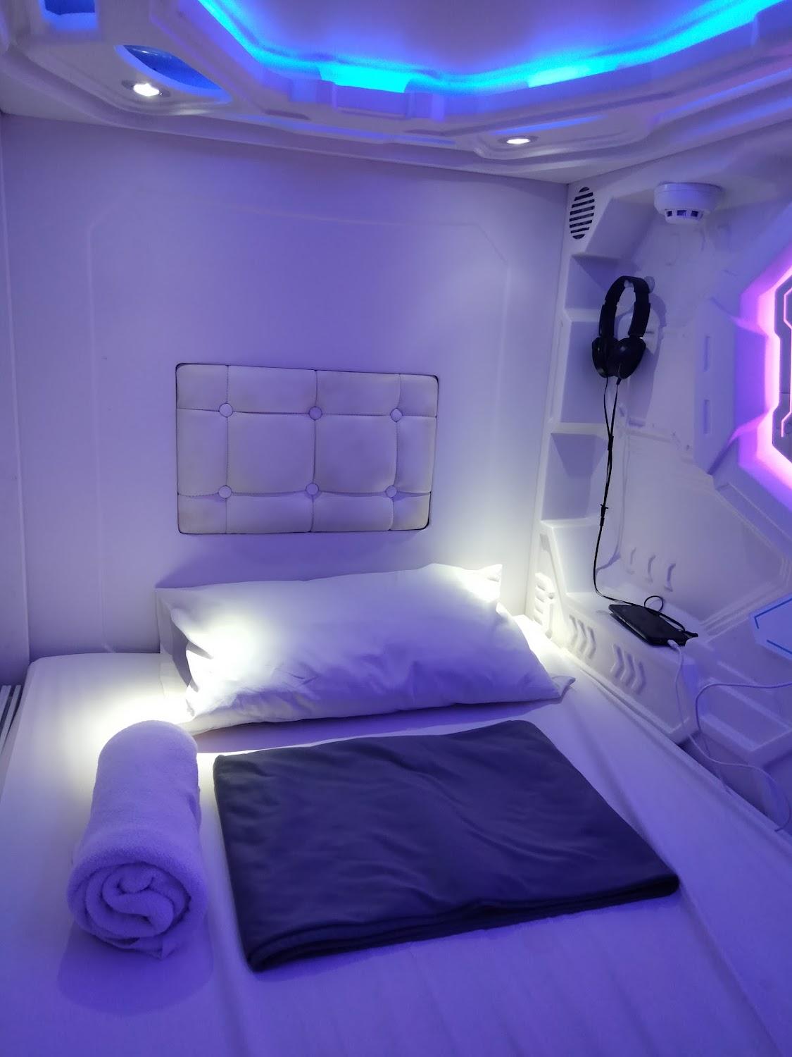 Cover Image for Shakti Capsule Hotel