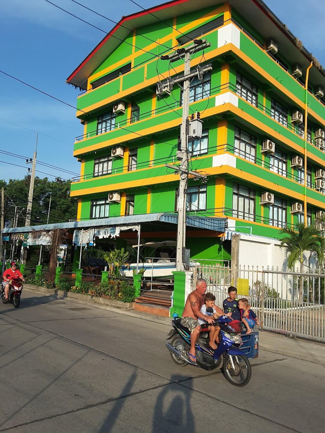 Cover Image for OYO 946 Bang Sai Namphueng Cha-am Beach Hotel