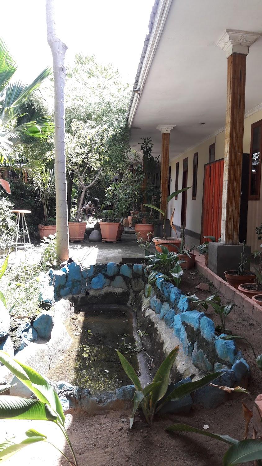 Cover Image for Oasis Hotel