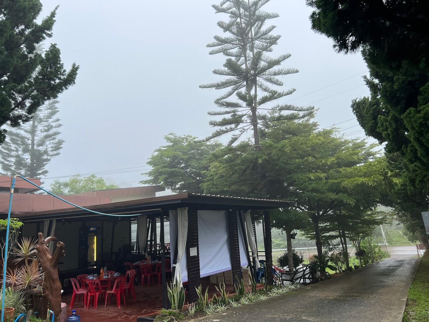 Cover Image for สวนสนภูม่านหมอกรีสอร์ท เขาค้อ