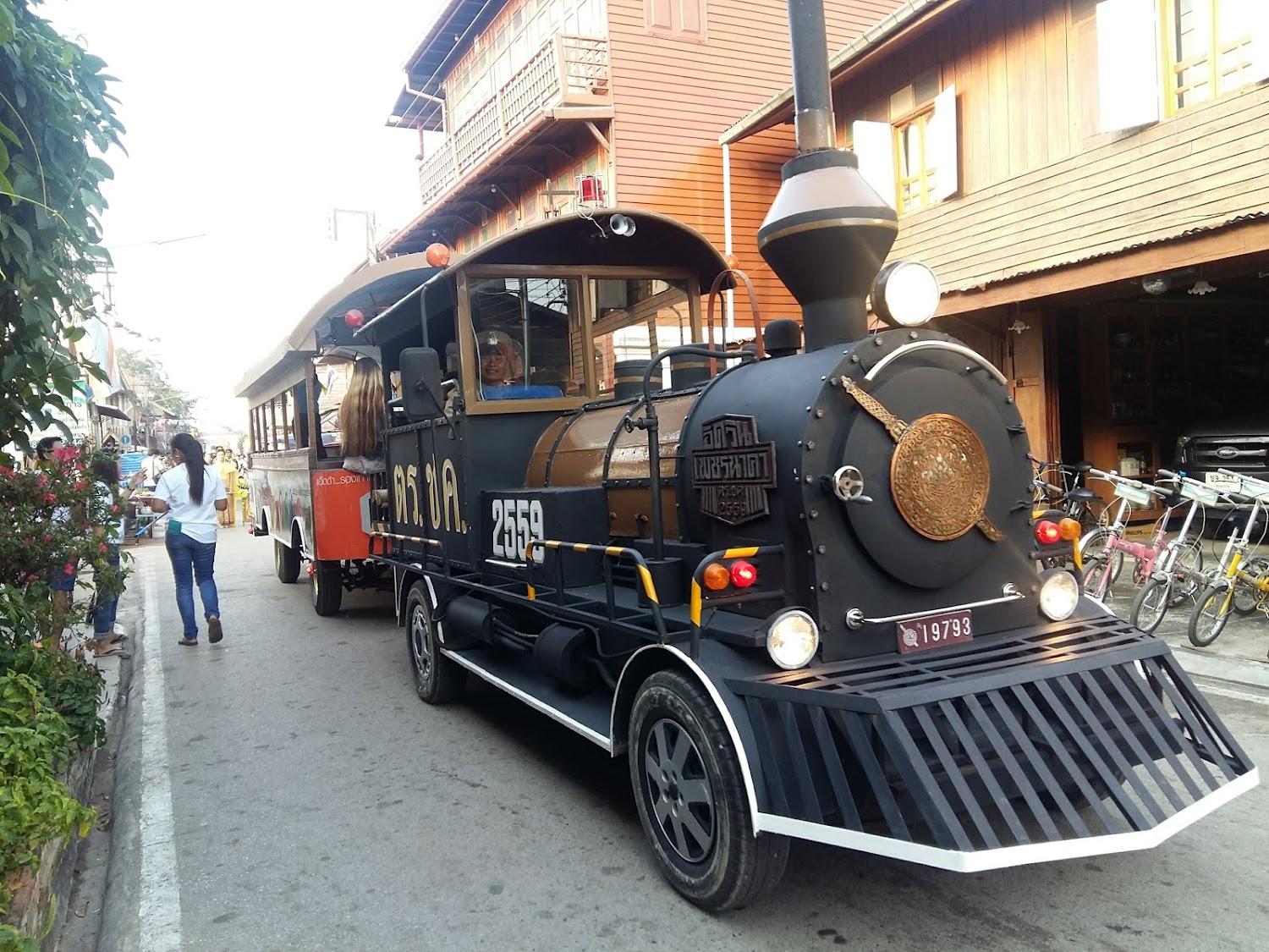 Cover Image for เฮือนอ่องต่อง