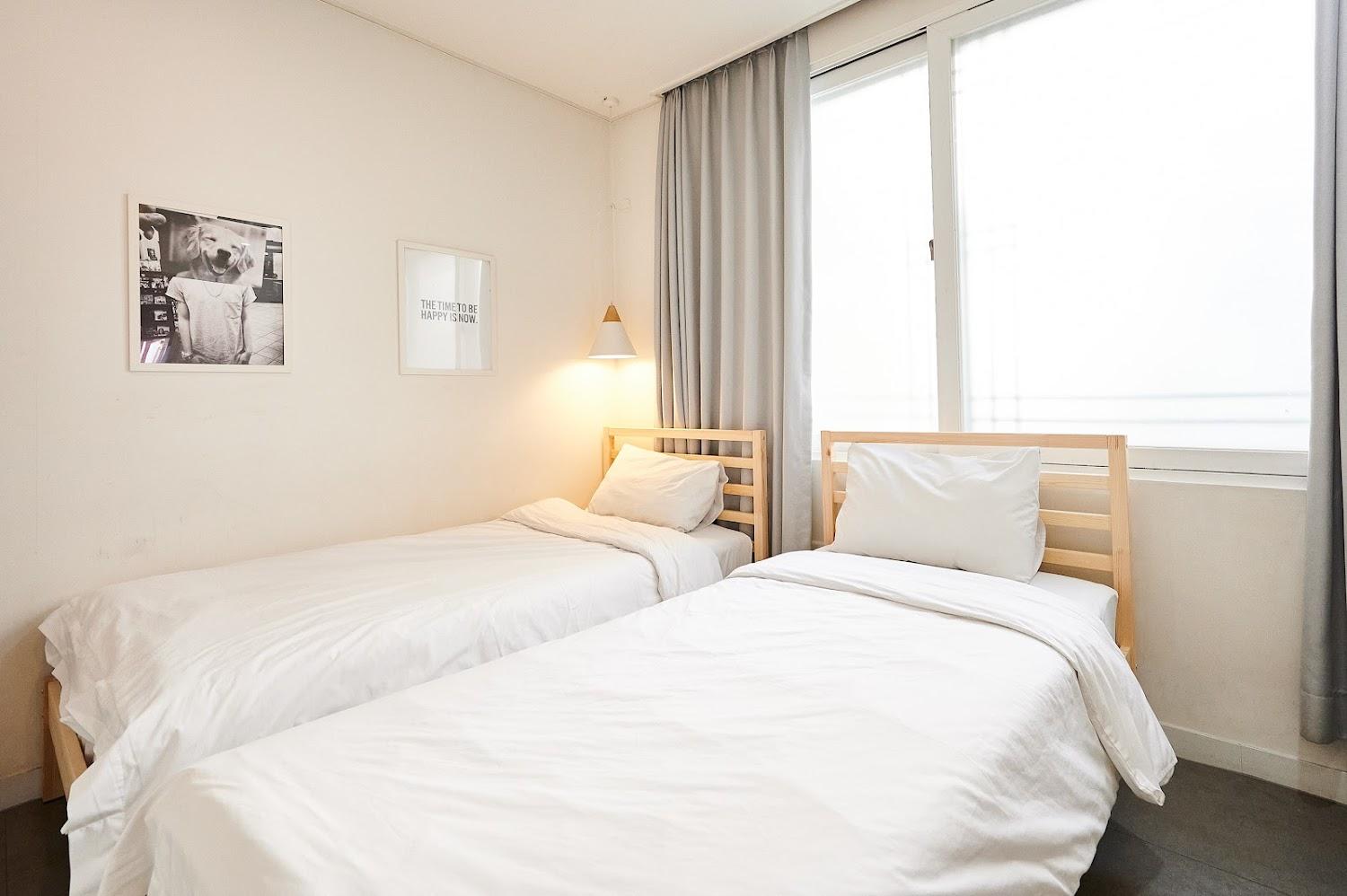 Cover Image for Queen house Hongdae