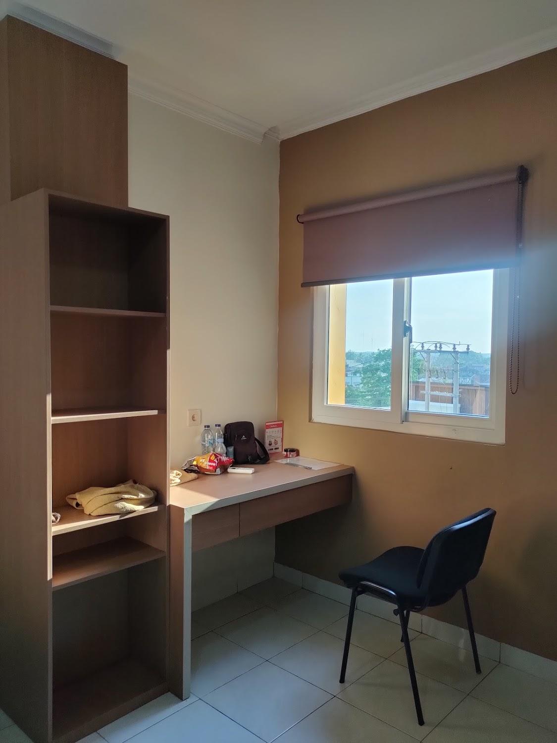 Cover Image for RedDoorz Plus near Palembang Square Mall