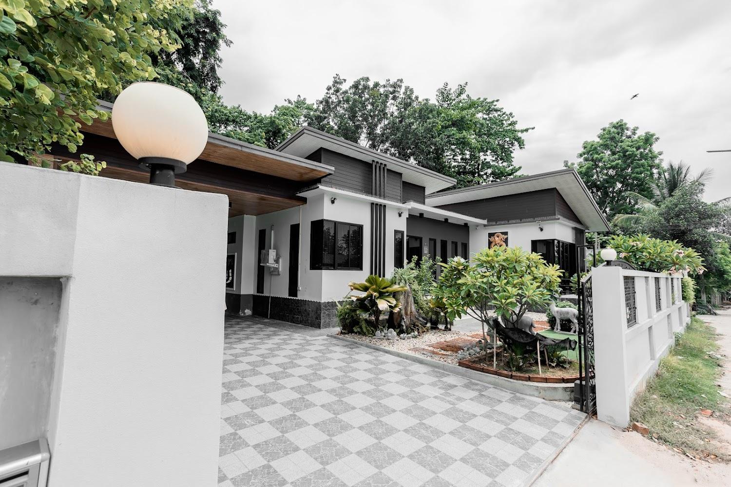 Cover Image for Ying yang House