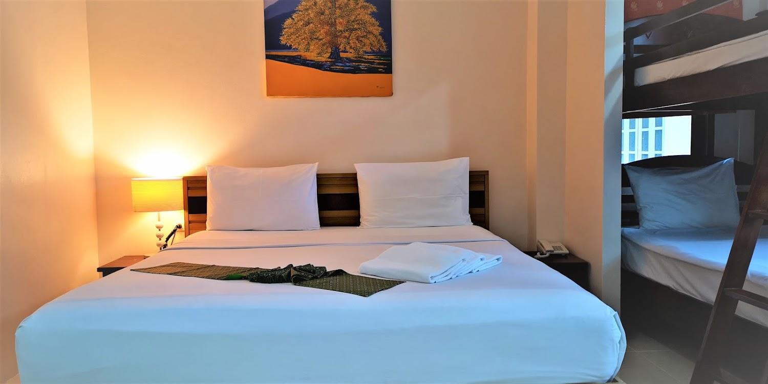 Cover Image for Seven Seas Hotel