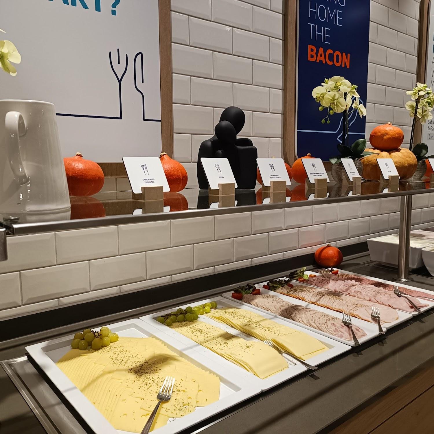 Cover Image for Holiday Inn Express Munich North, an IHG Hotel