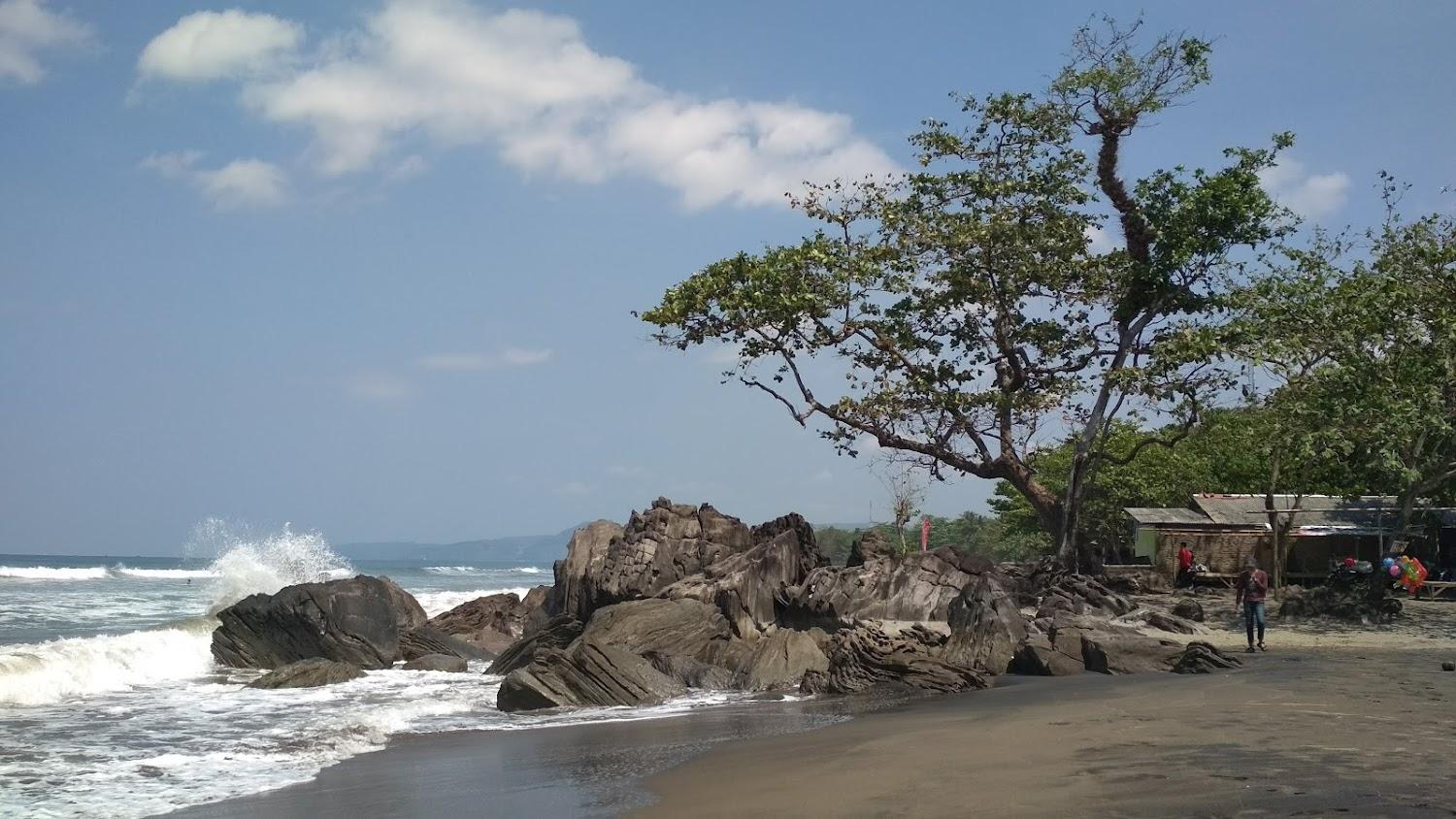 Cover Image for OYO 951 Cempaka Ratu Beach Resort