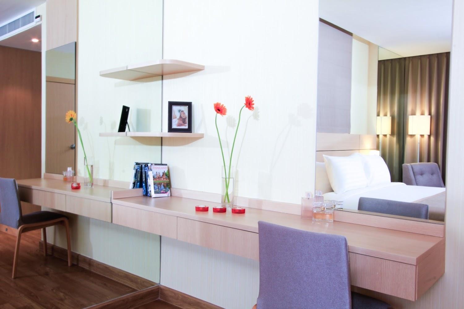 Cover Image for Petals Inn