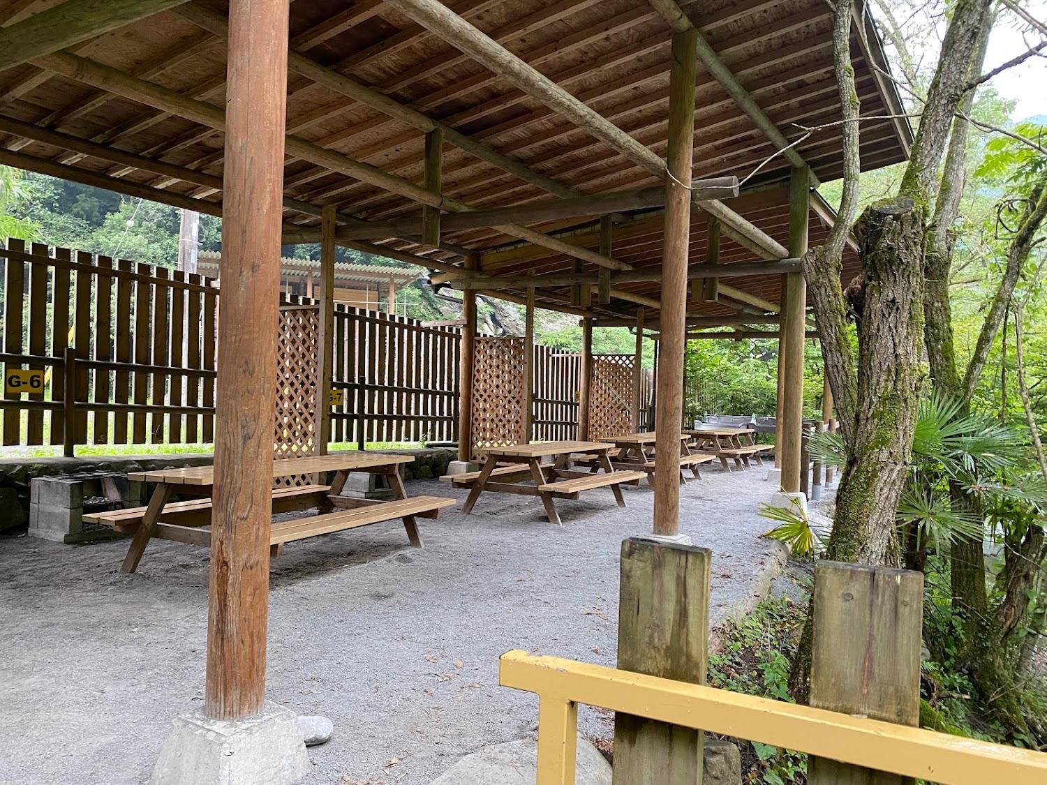 Cover Image for America Camp Village