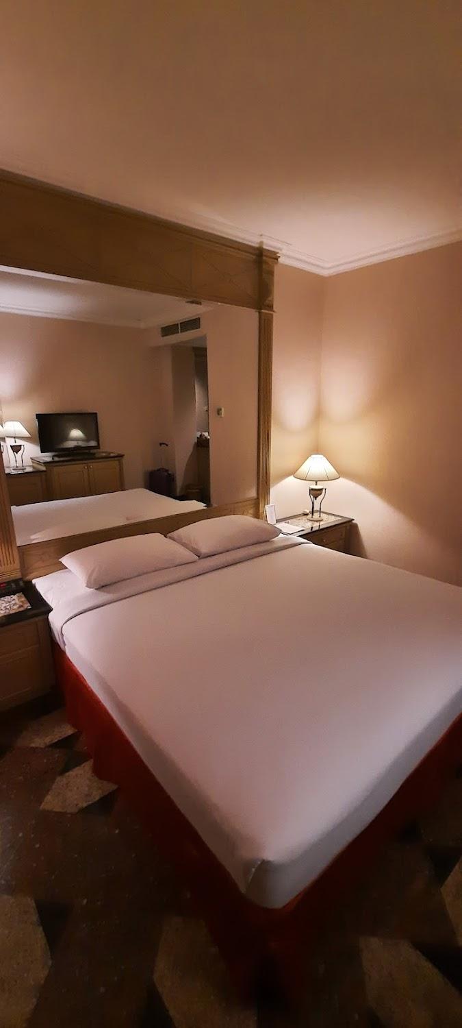 Cover Image for Hotel Travel