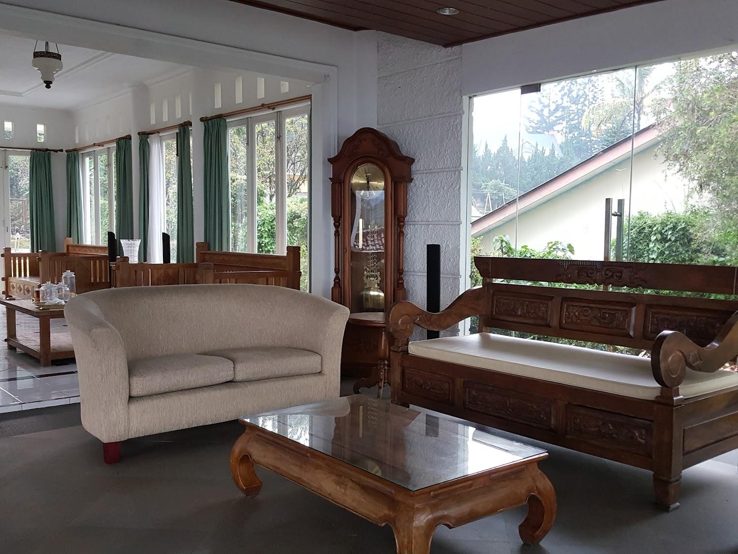 Cover Image for VILLA ANANDA