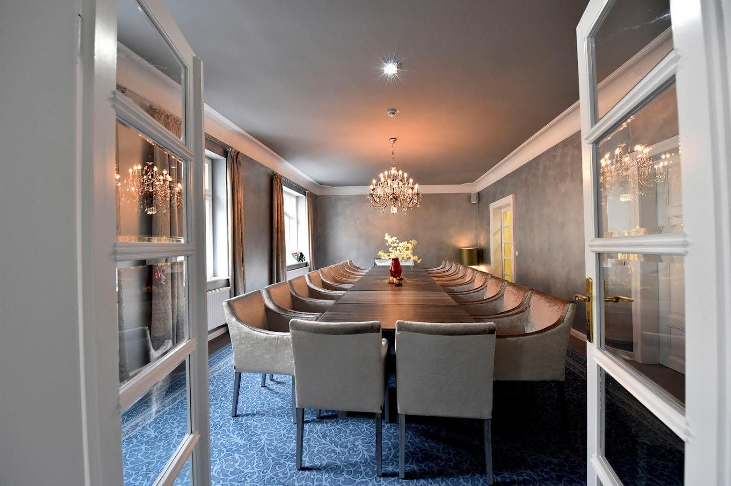 Cover Image for MOMENTS Boutique Hotel