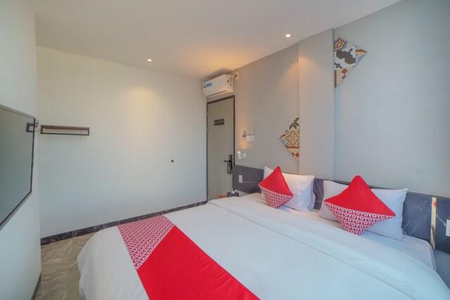 Cover Image for Capital O 90447 Kardopa Hotel Megapark