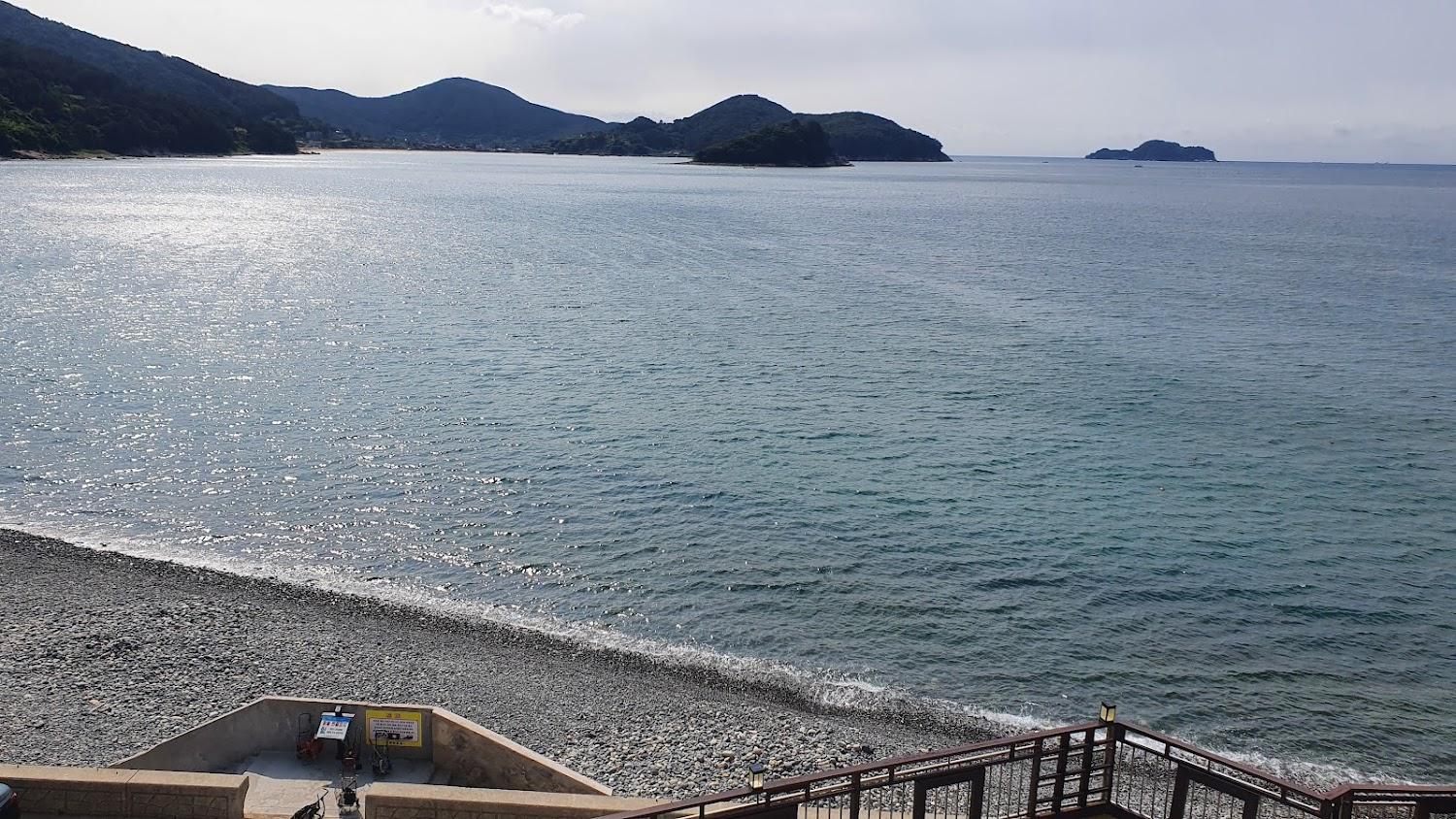 Cover Image for Golden Glow Wave Pension