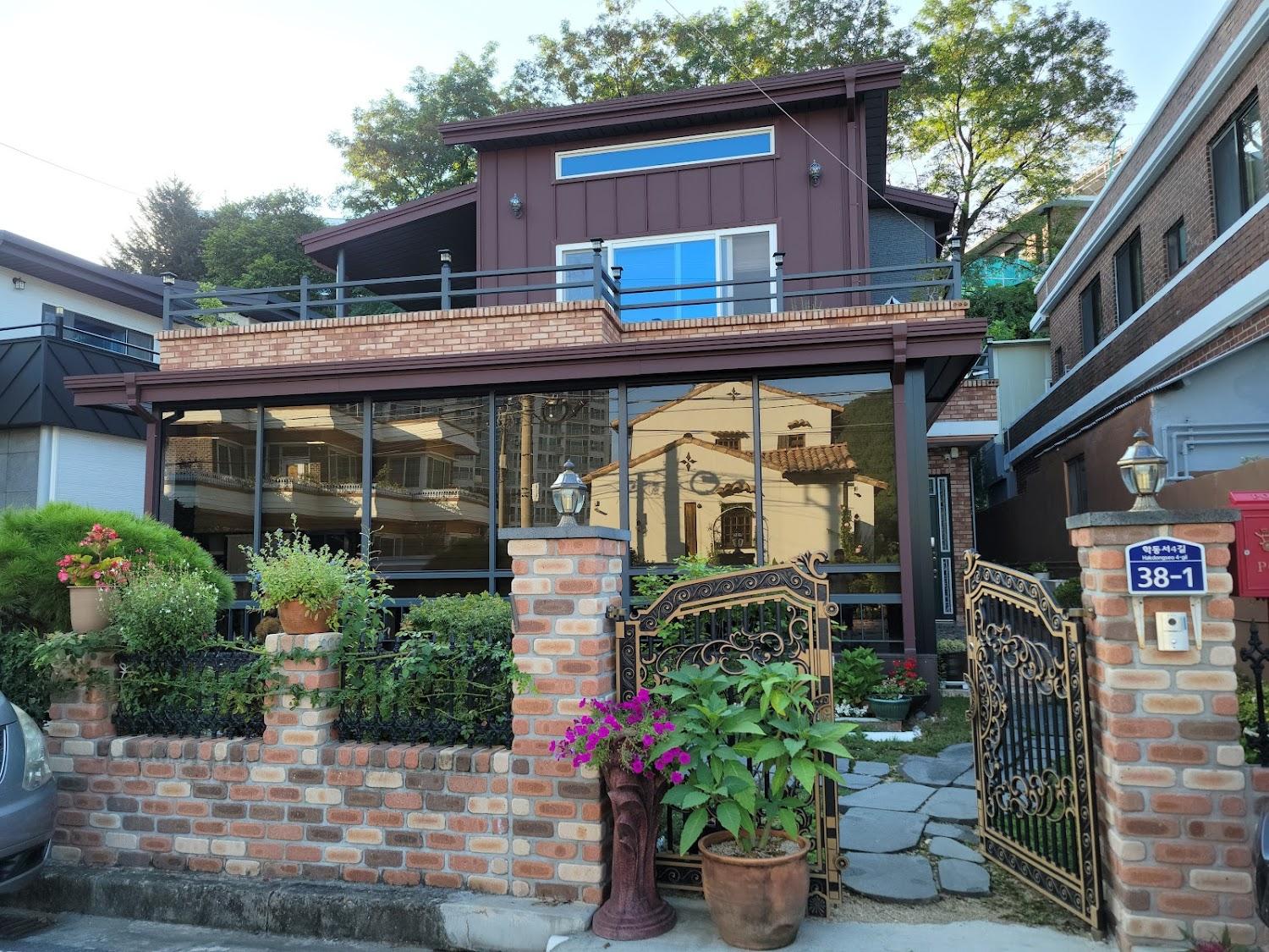 Cover Image for 정원이예쁜단독주택