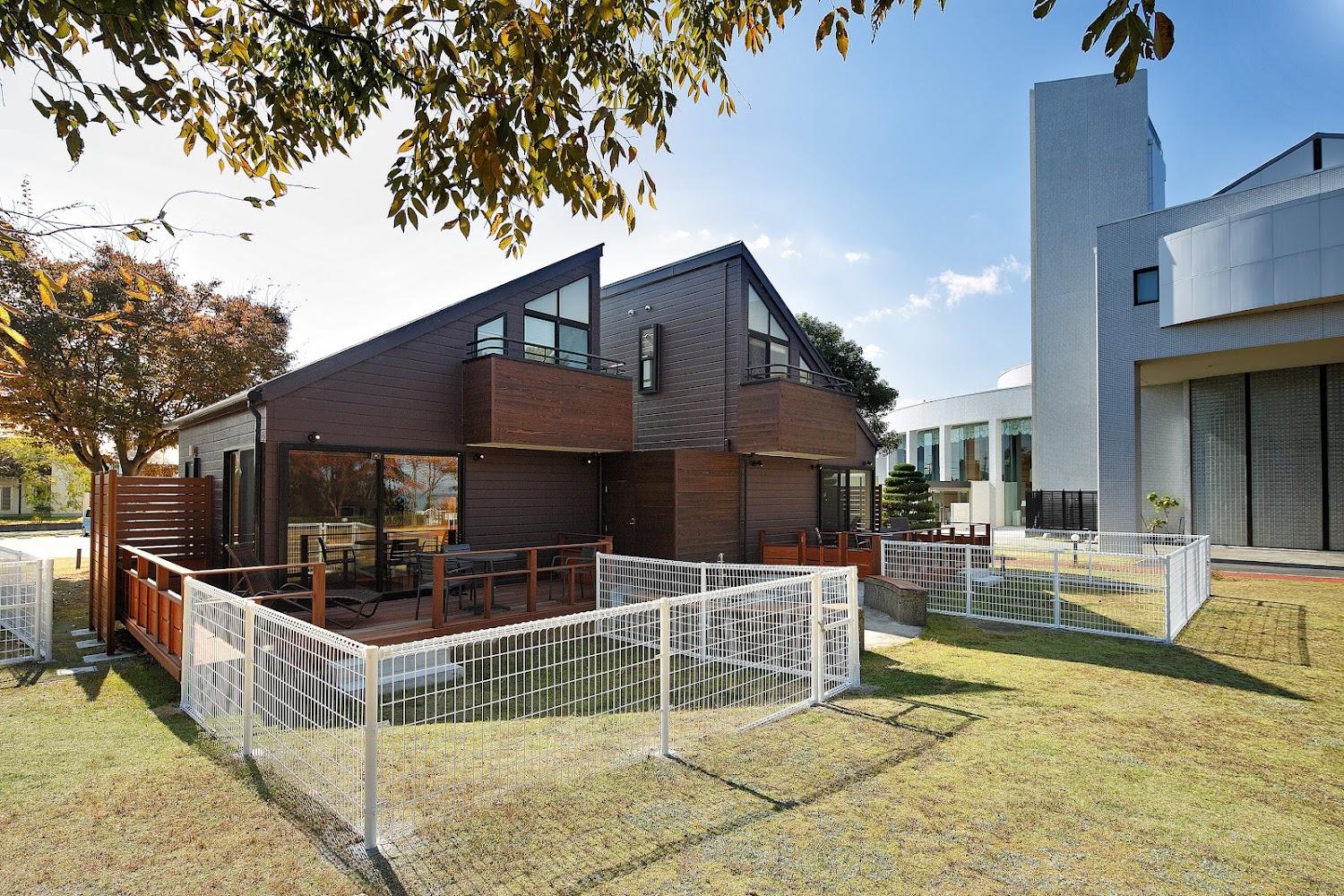 Cover Image for Hotel Biwa Dog