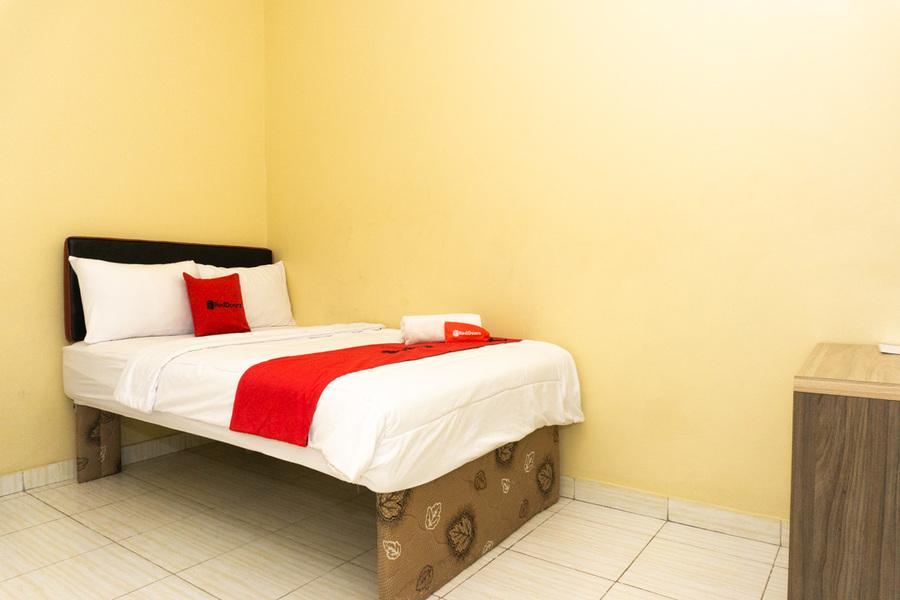 Cover Image for RedDoorz @ Mt. Haryono Street Waingapu