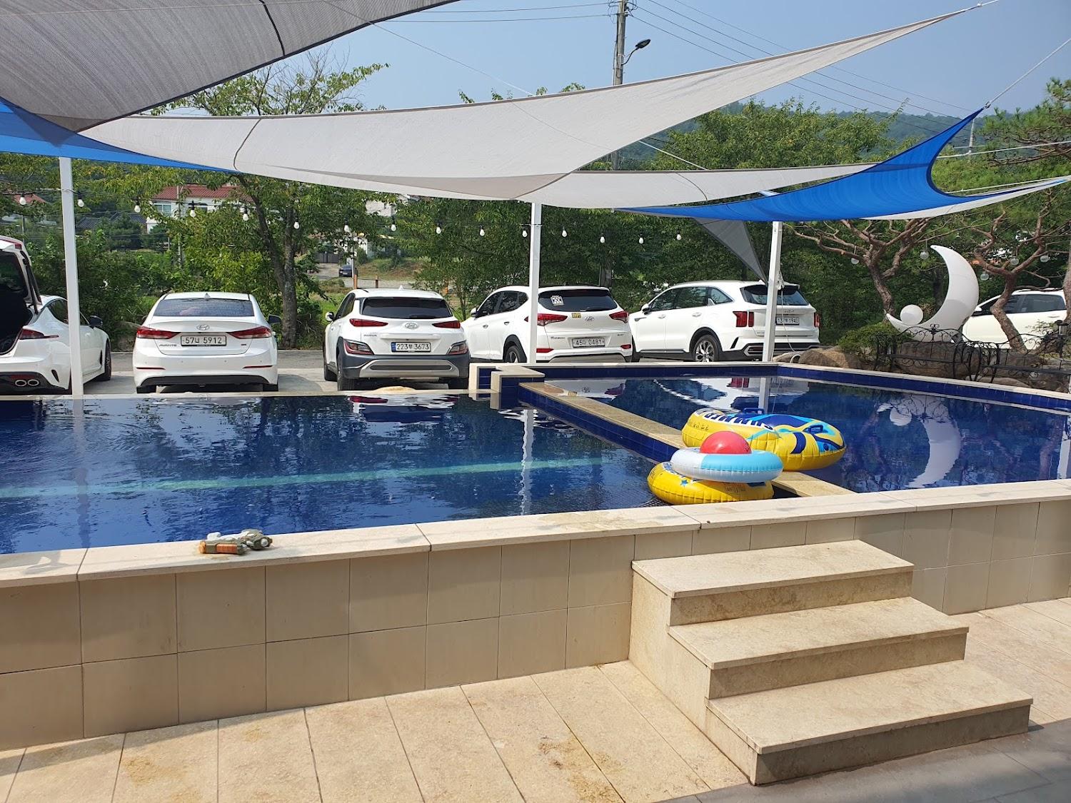 Cover Image for 라비에벨펜션