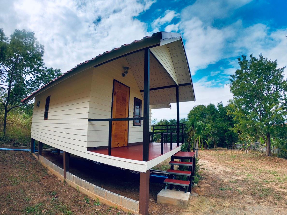 Cover Image for บ้านภูโอบอ้อมรีสอร์ท