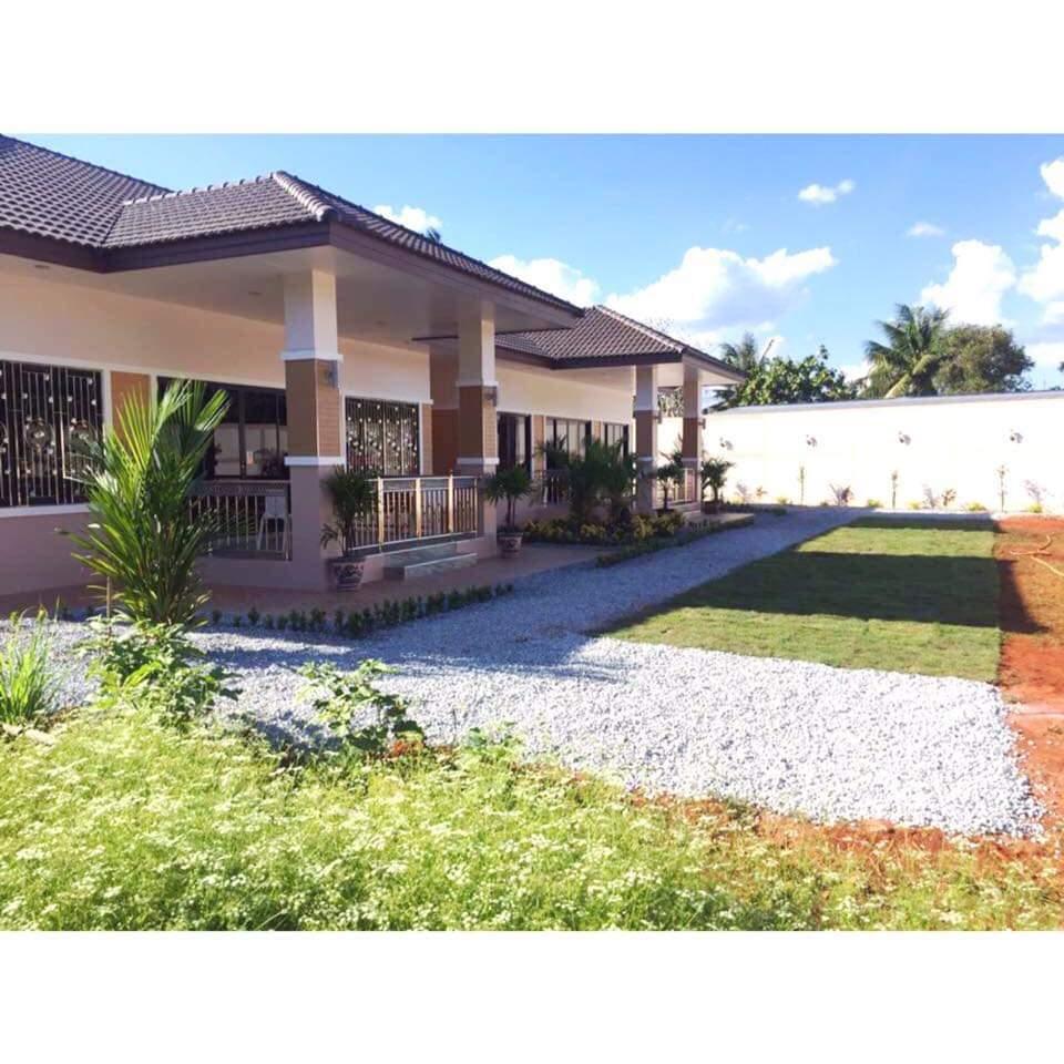 Cover Image for Parawee Resort