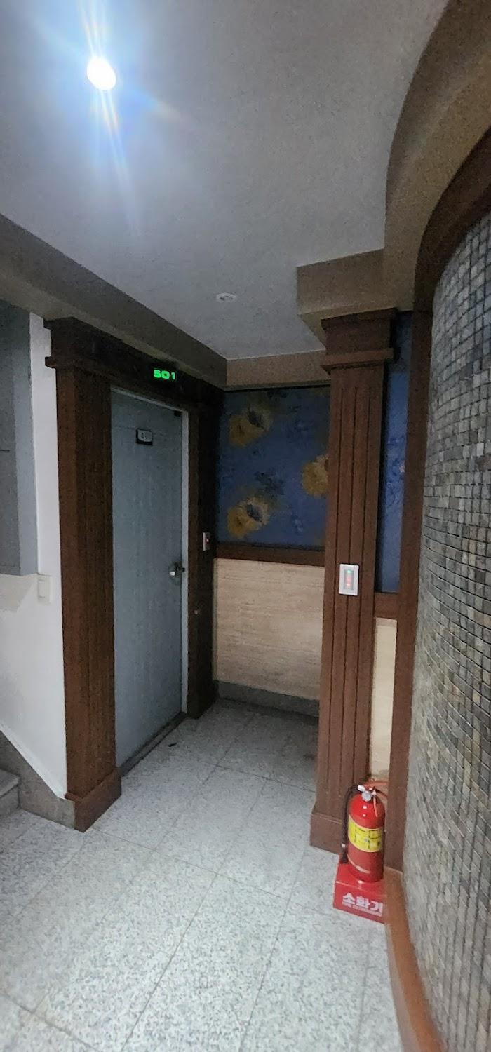 Cover Image for 신라모텔