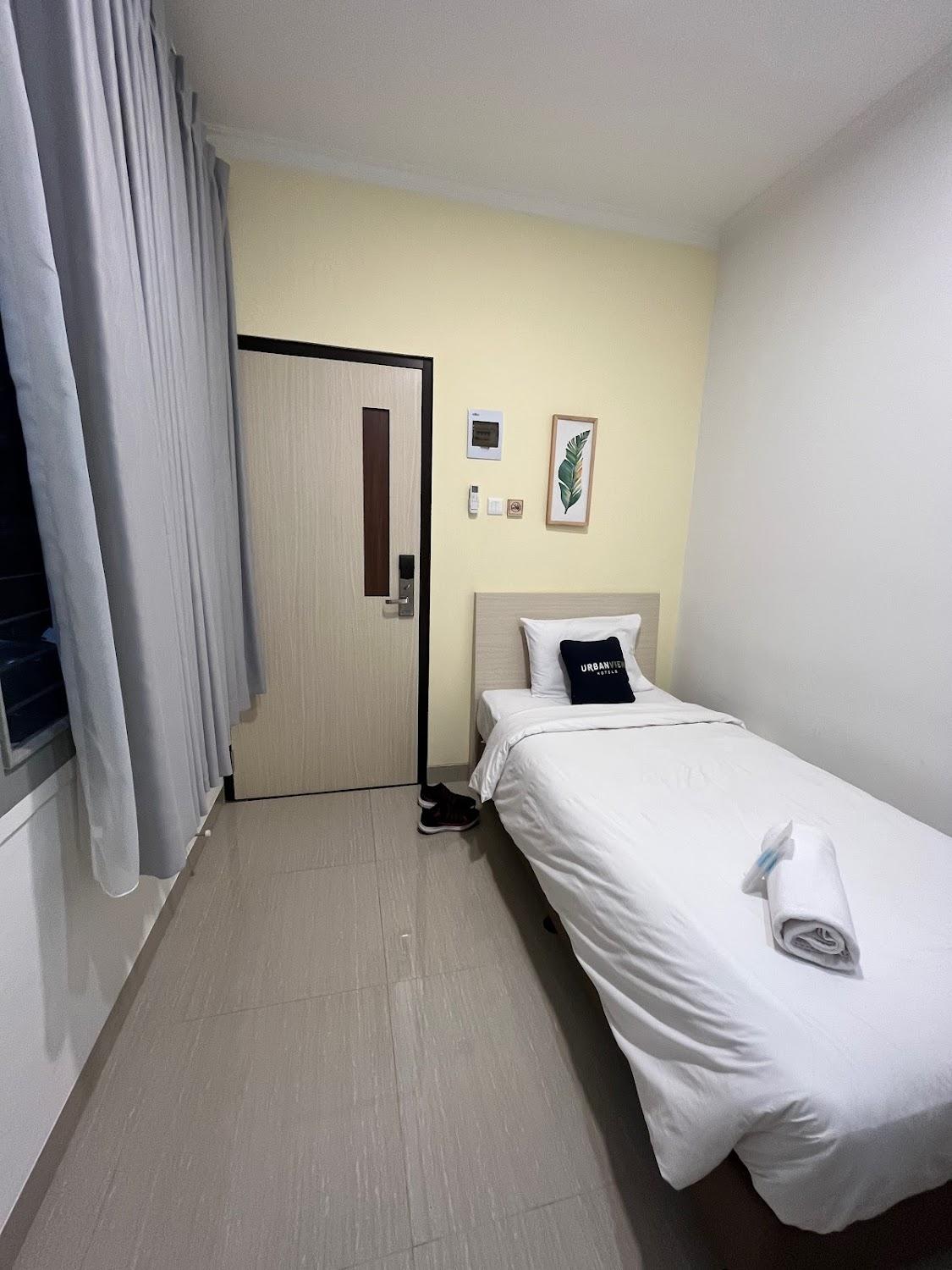 Cover Image for Urbanview Hotel MS Room Inn Simpang Lima by RedDoorz