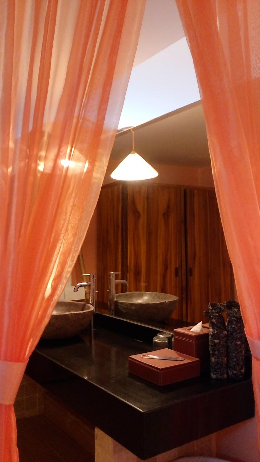 Cover Image for Petit Hotel