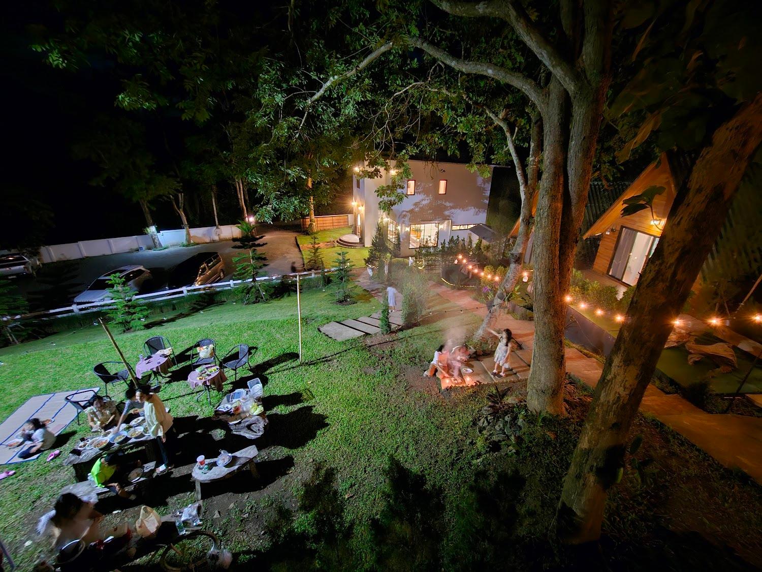 Cover Image for Mae On Hug Night Resort