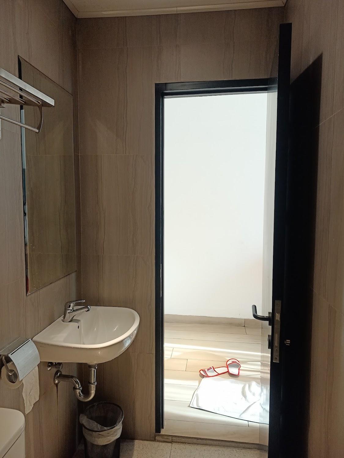 Cover Image for MHotel