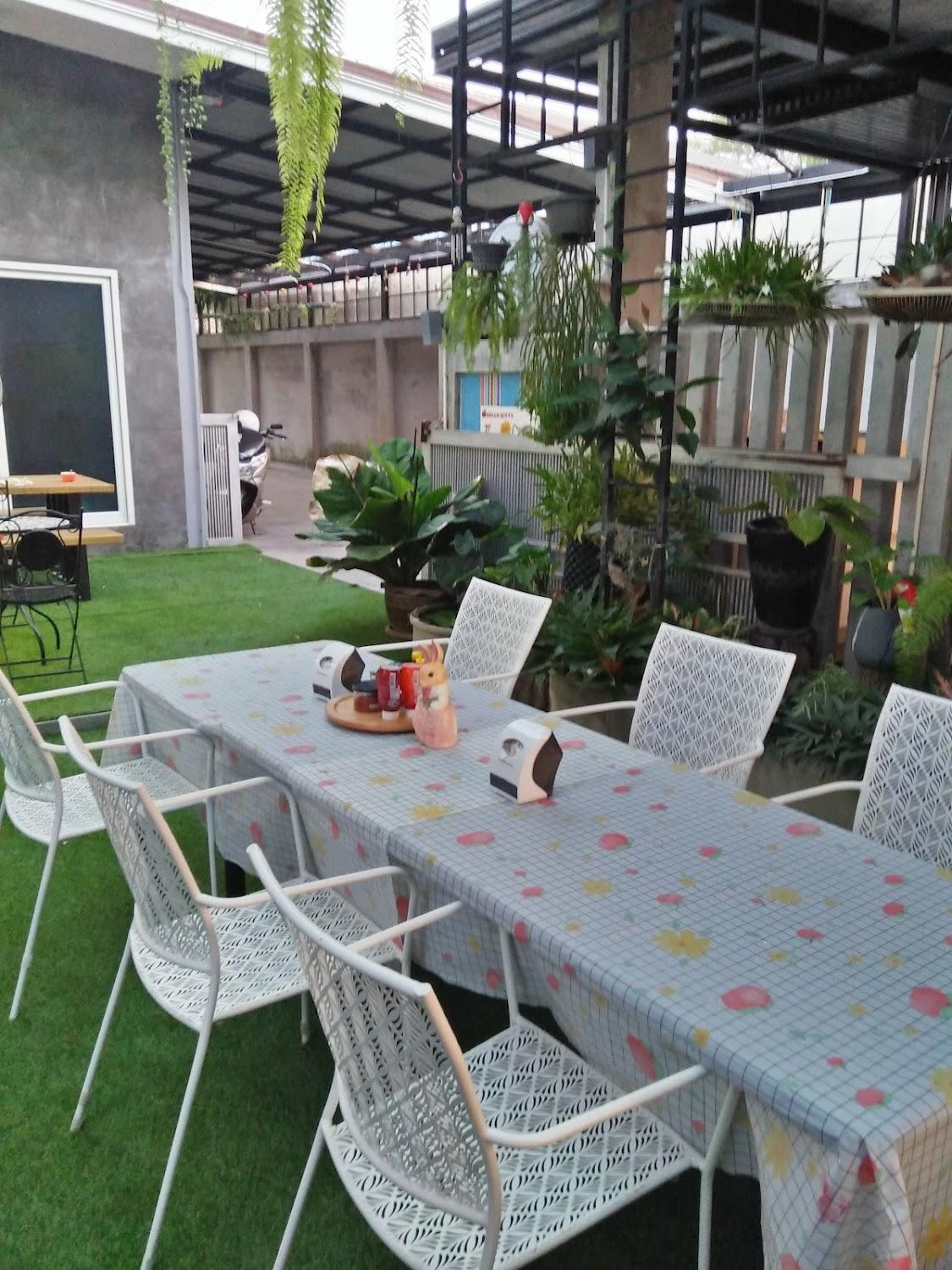 Cover Image for ที่พักข้างบ้าน