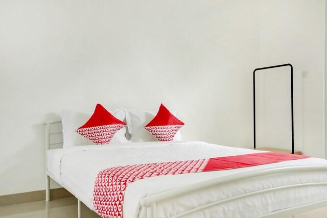 Cover Image for RedDoorz @ Golden White House Pettarani