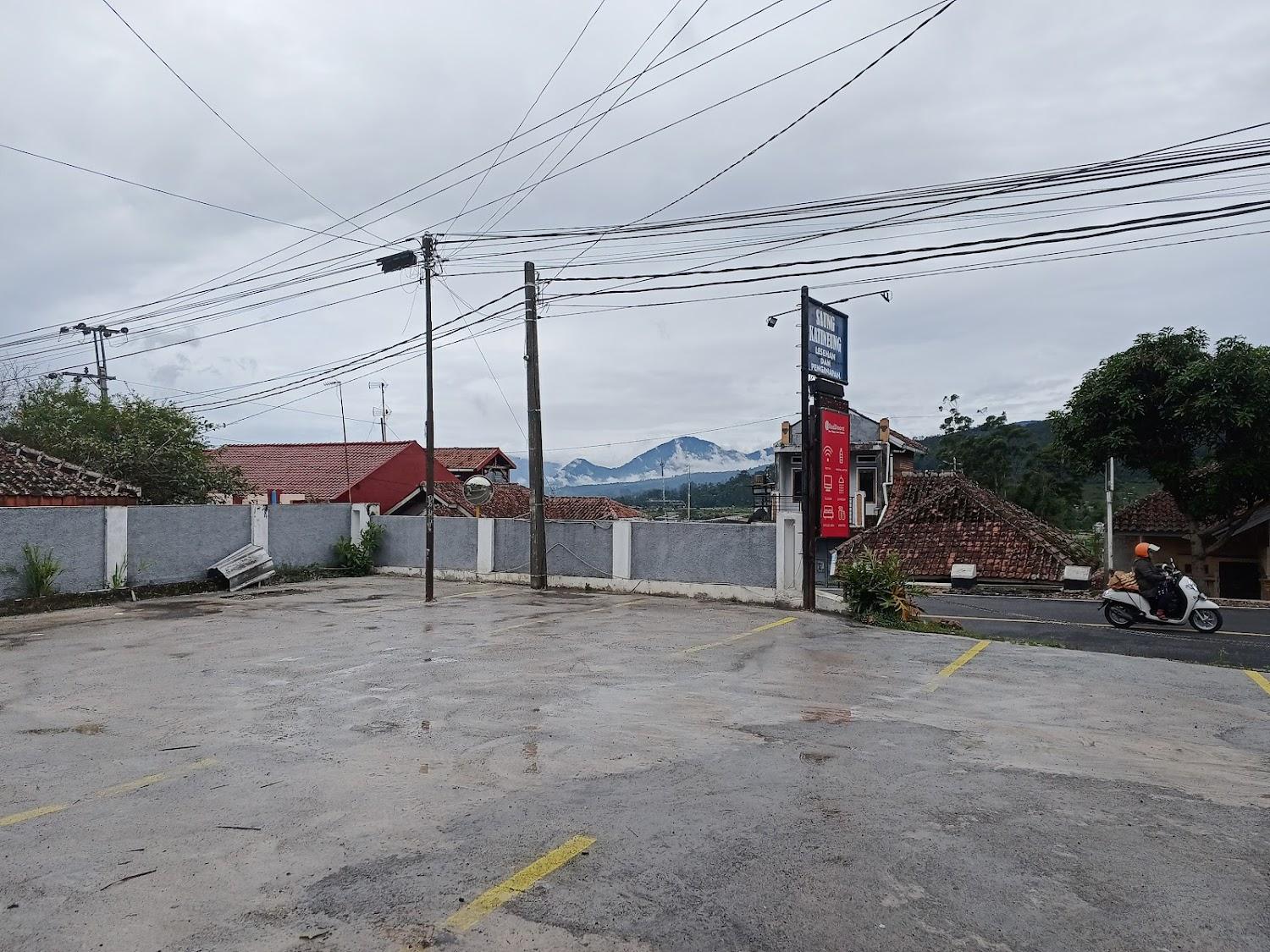 Cover Image for RedDoorz near Happy Farm Ciwidey