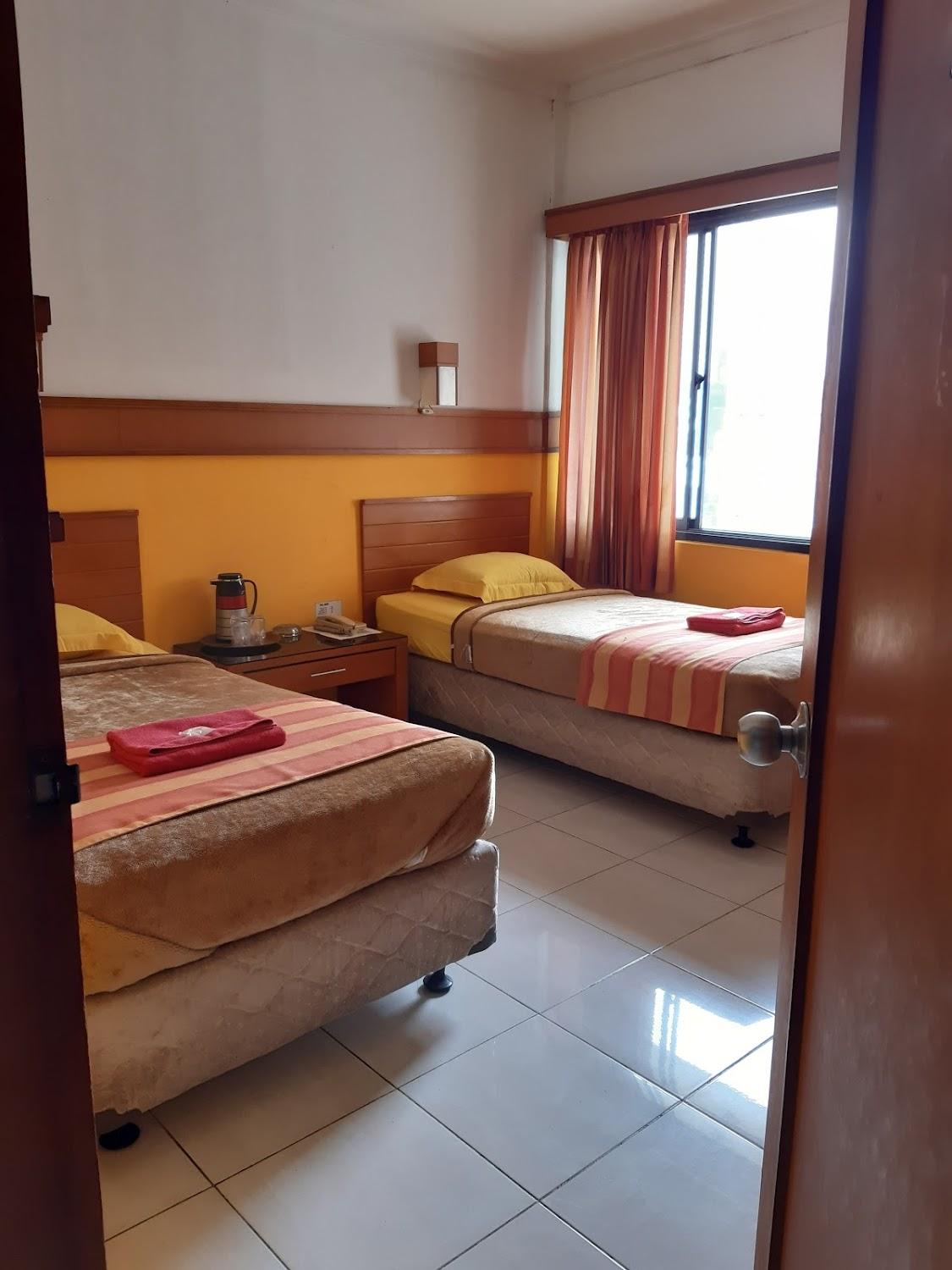 Cover Image for Hotel Caravan