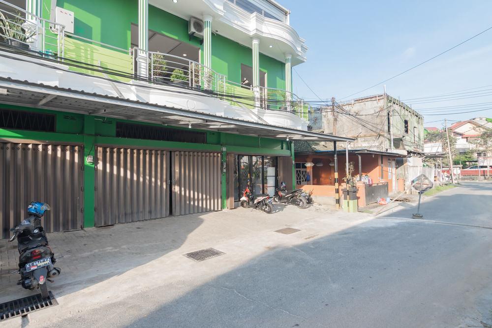 Cover Image for RedDoorz Plus near Siloam Hospital Balikpapan