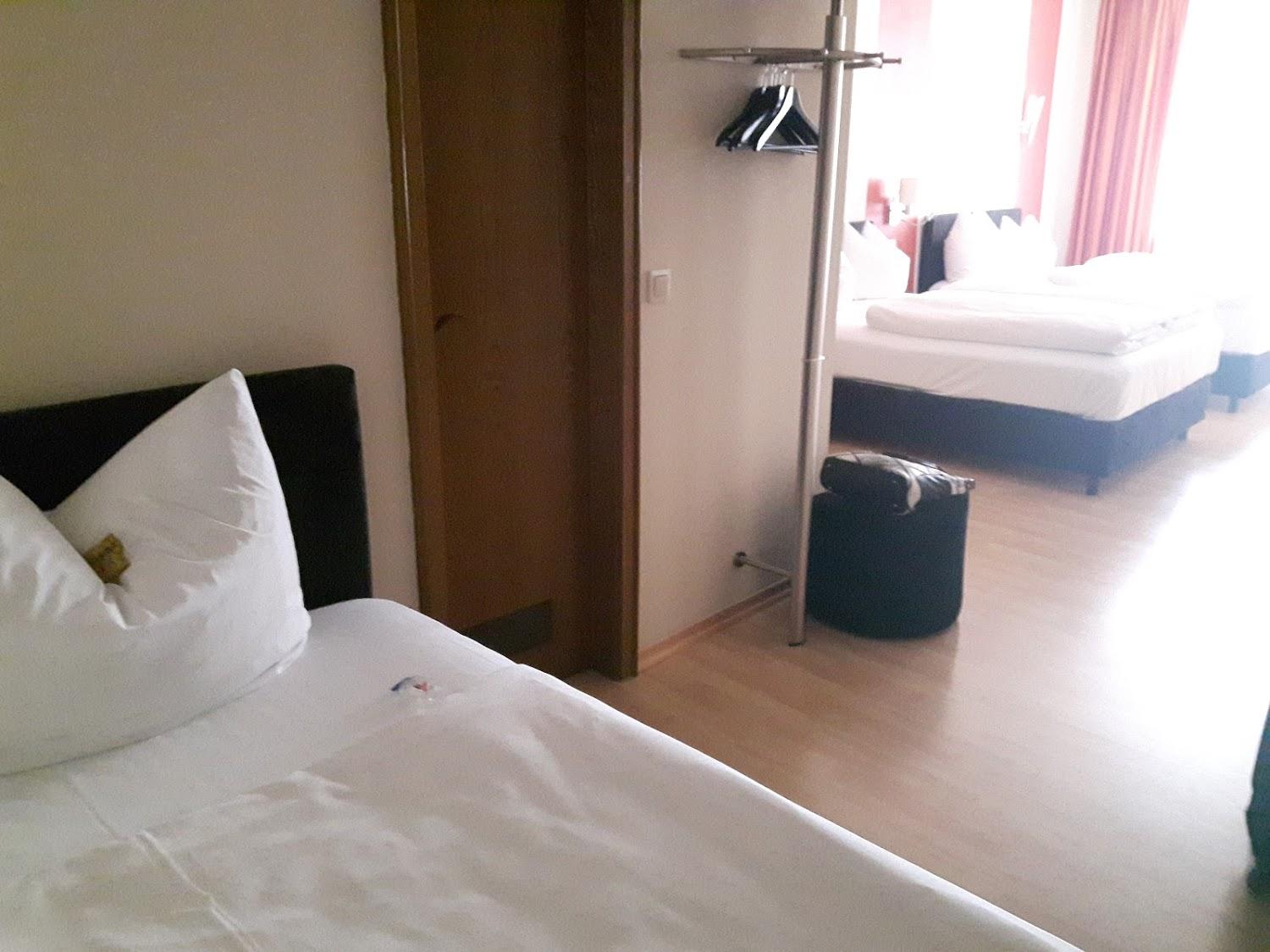Cover Image for Hotel Roter Hahn