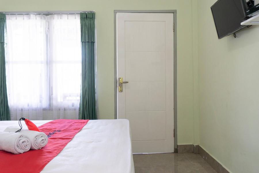 Cover Image for RedDoorz near Biomedika Hospital 2