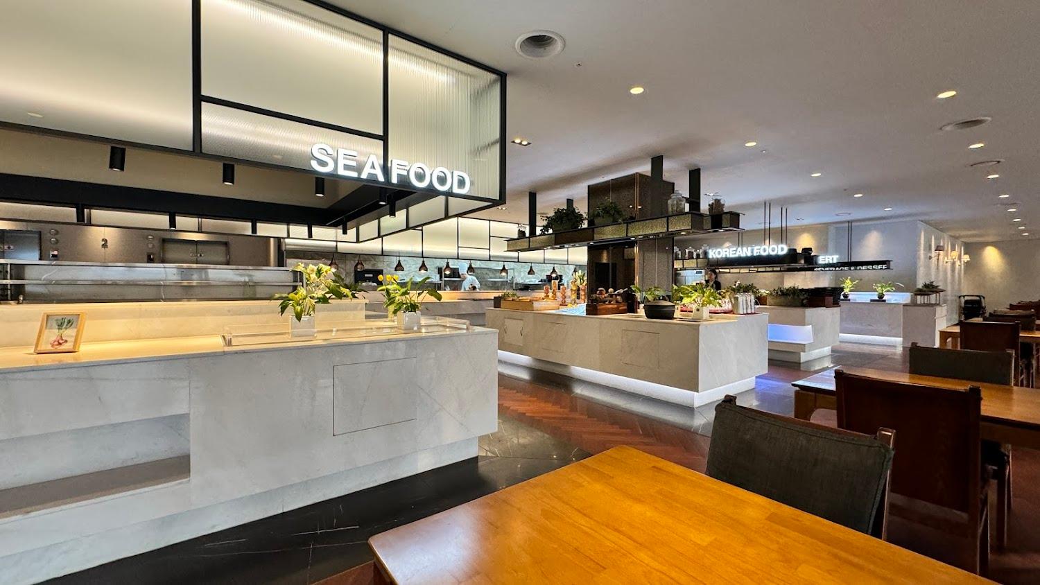 Cover Image for Sky View Hotel