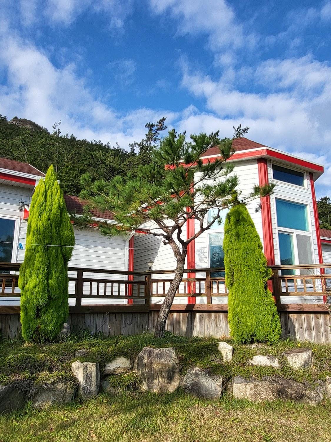 Cover Image for 진도 산새소리펜션