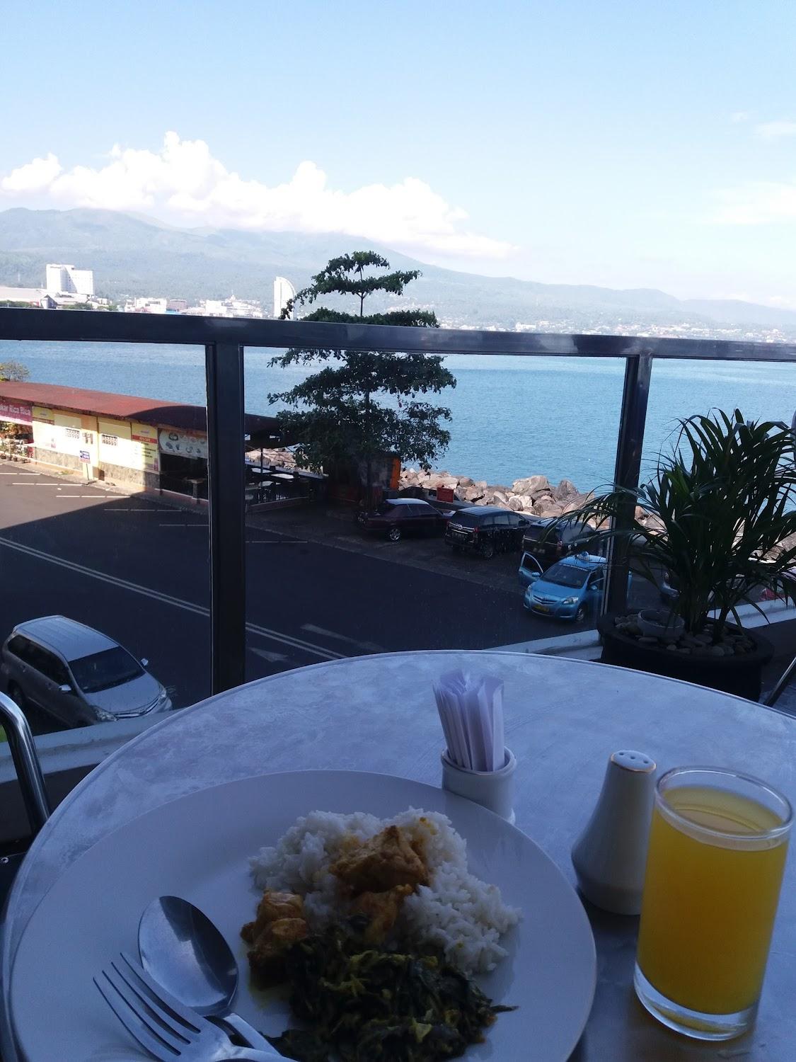 Cover Image for Whiz Prime Hotel Megamas Manado