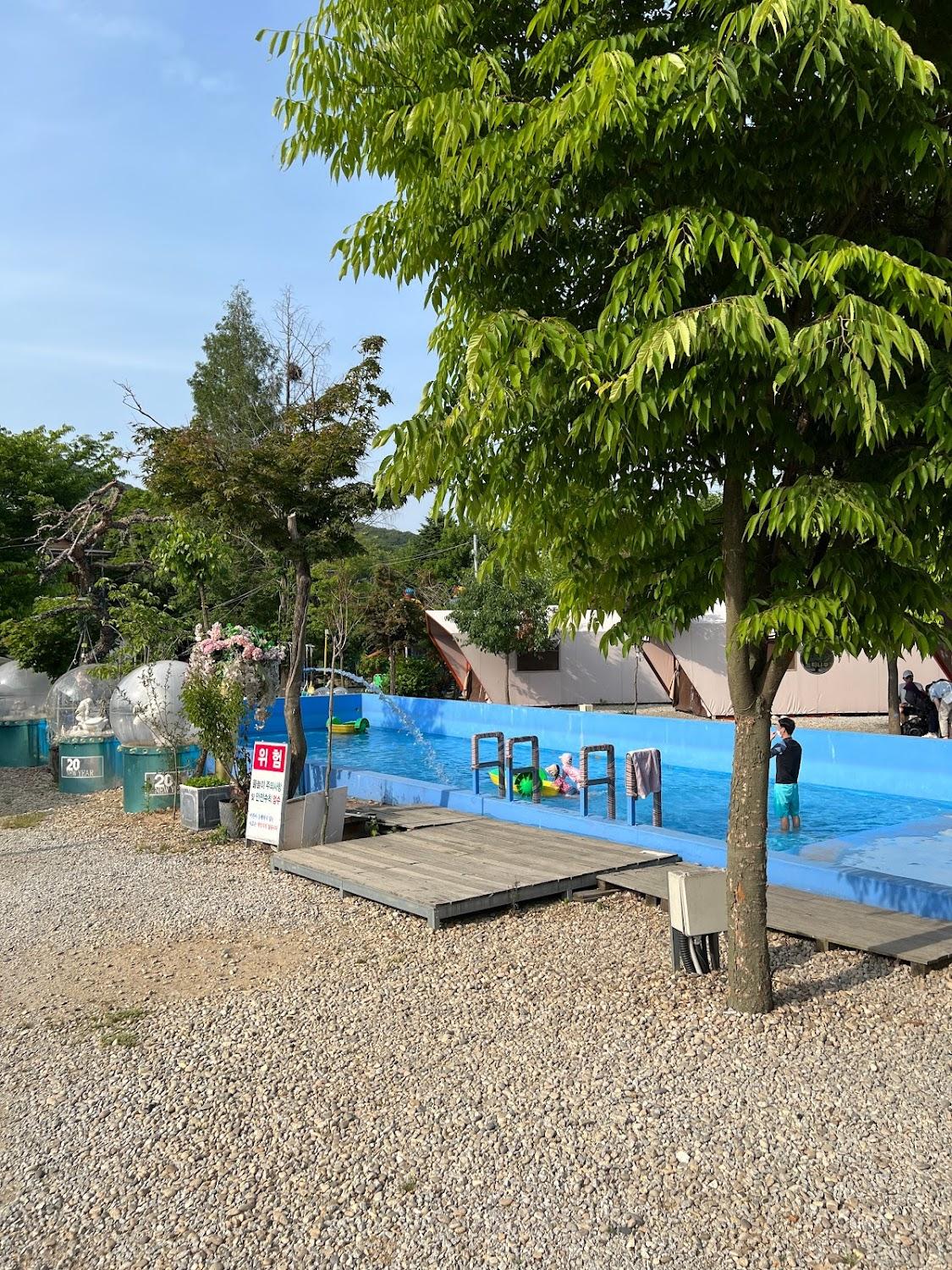 Cover Image for 철이네캠핑랜드