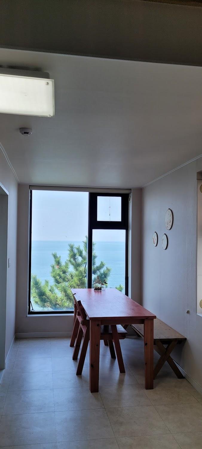 Cover Image for 변산반도B카페&펜션