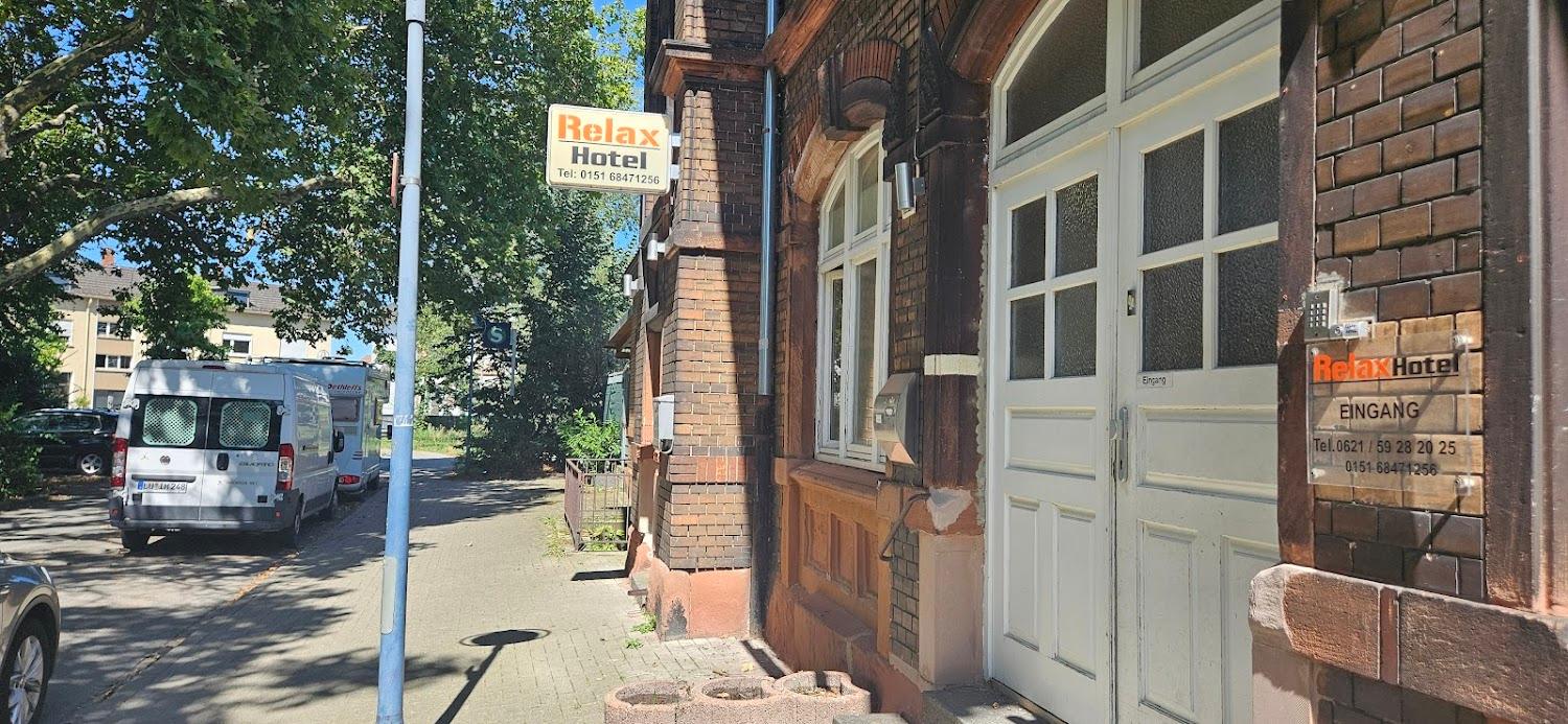 Cover Image for Relax Hotel