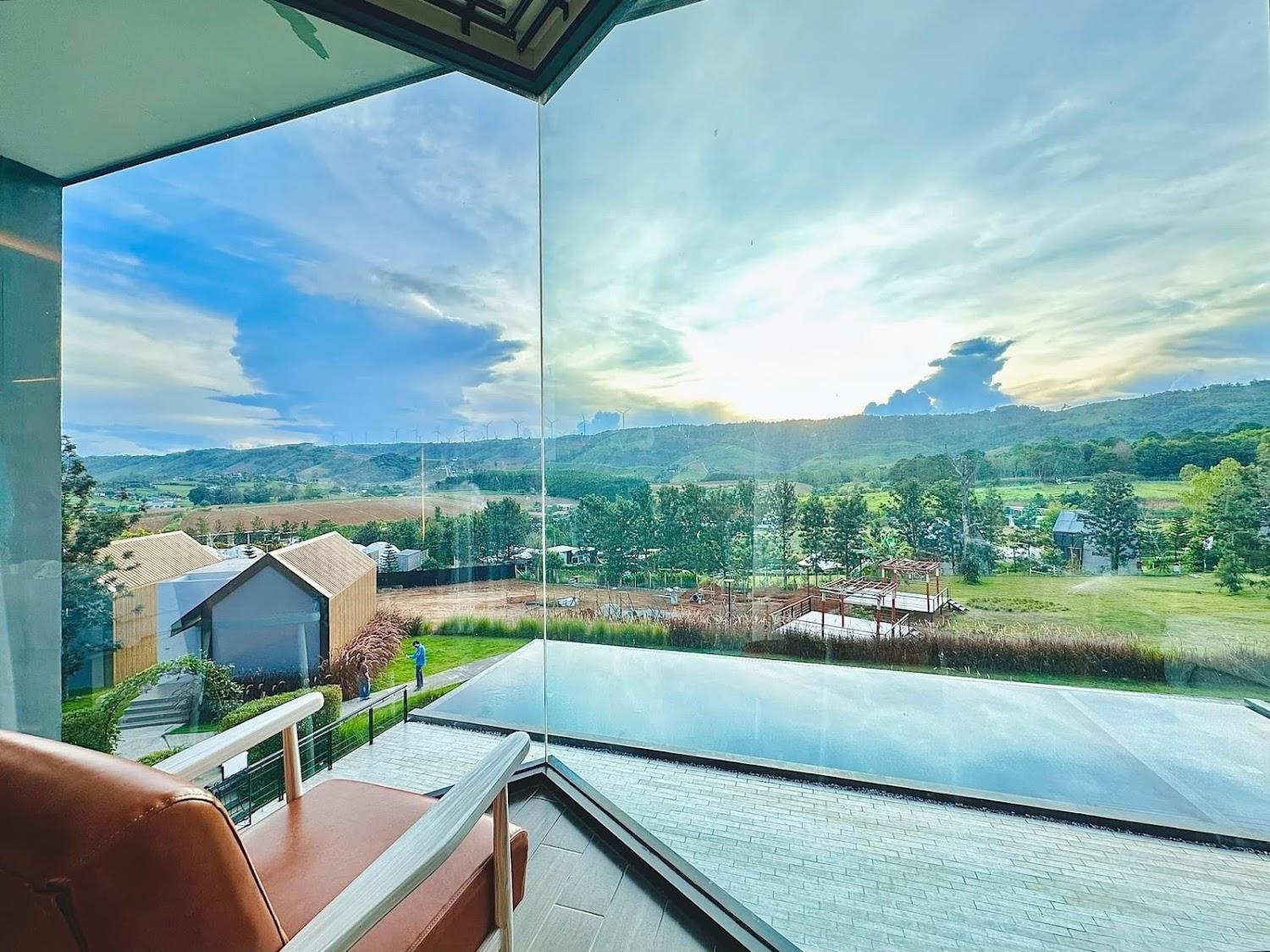 Cover Image for The Posh Khao Kho